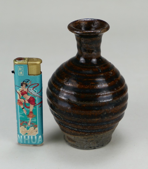 古玩陶瓷明末清初·吉州窯褐釉弦紋瓶拍賣,當前價格1800元