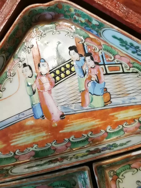 古玩陶瓷清晚期人物花鳥蝶紋廣彩九攢盤拍賣,當前價格12600元