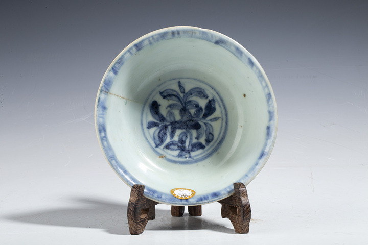 中国美術 明 青花纏枝 富貴佳器款 獅子紋碗 高 6cm 明