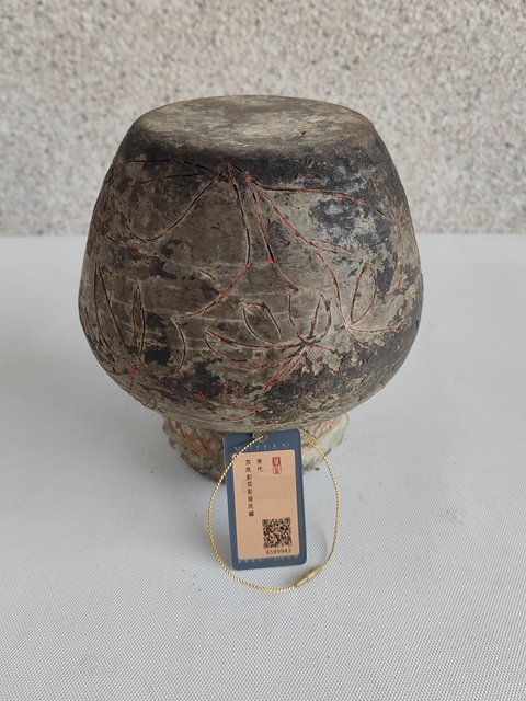 古玩陶瓷宋代灰陶刻花彩繪陶罐拍賣,當前價格980元