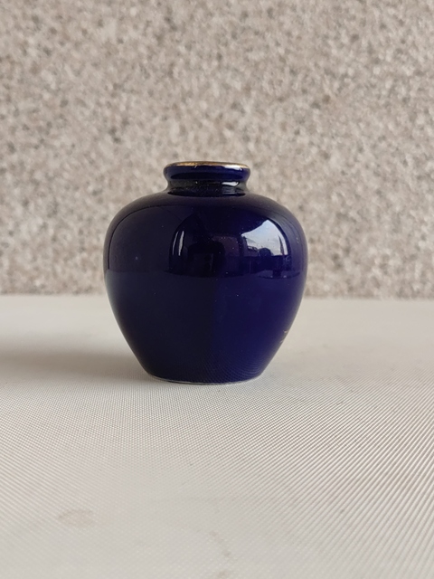 古玩陶瓷藍釉描金鶴紋罐拍賣,當前價格220元