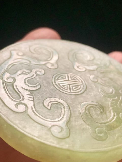 古玩玉器清代翡翠雕“雙龍捧壽”帶扣拍賣(mài),當(dāng)前價(jià)格13000元