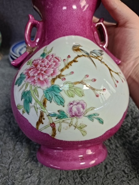 古玩陶瓷胭脂紅軋道花鳥紋尊拍賣,當前價格3888元