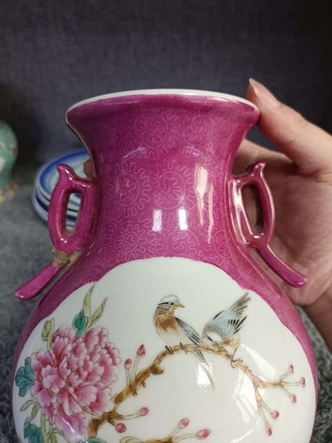 古玩陶瓷胭脂紅軋道花鳥紋尊拍賣,當前價格3888元