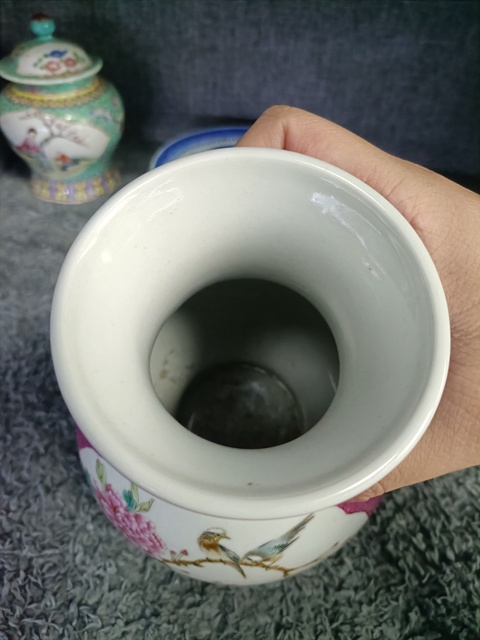 古玩陶瓷胭脂紅軋道花鳥紋尊拍賣,當前價格3888元