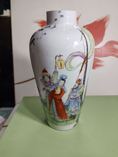 古玩陶瓷人物紋粉彩瓶拍賣(mài)，當(dāng)前價(jià)格5000元