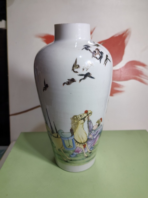 古玩陶瓷人物紋粉彩瓶拍賣(mài)，當(dāng)前價(jià)格5000元