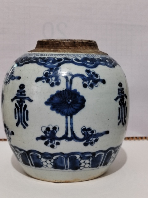 古玩陶瓷康熙青花花間壽字紋大罐拍賣,當前價格1800元