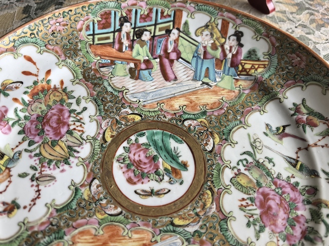 古玩陶瓷人物花鳥蝶紋廣彩盤拍賣，當(dāng)前價格2000元