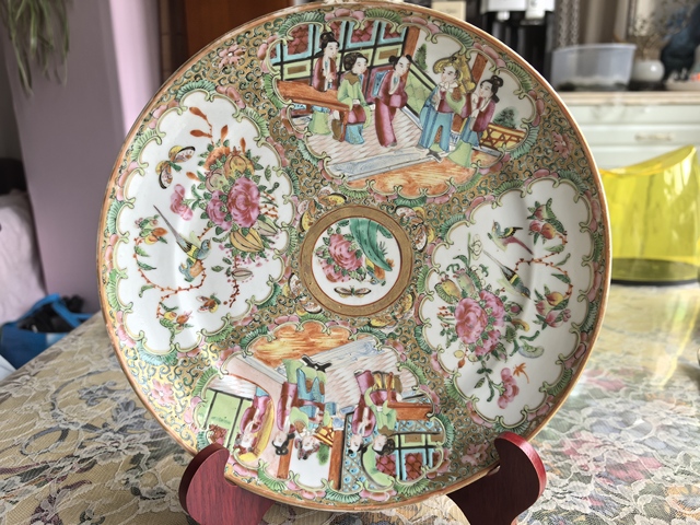 古玩陶瓷人物花鳥蝶紋廣彩盤拍賣，當(dāng)前價格2000元