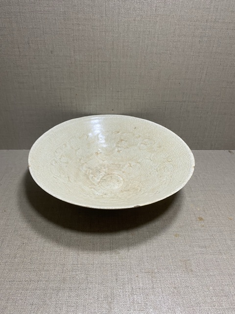 古玩陶瓷青白釉刻云氣紋斗笠碗拍賣,當(dāng)前價(jià)格880元