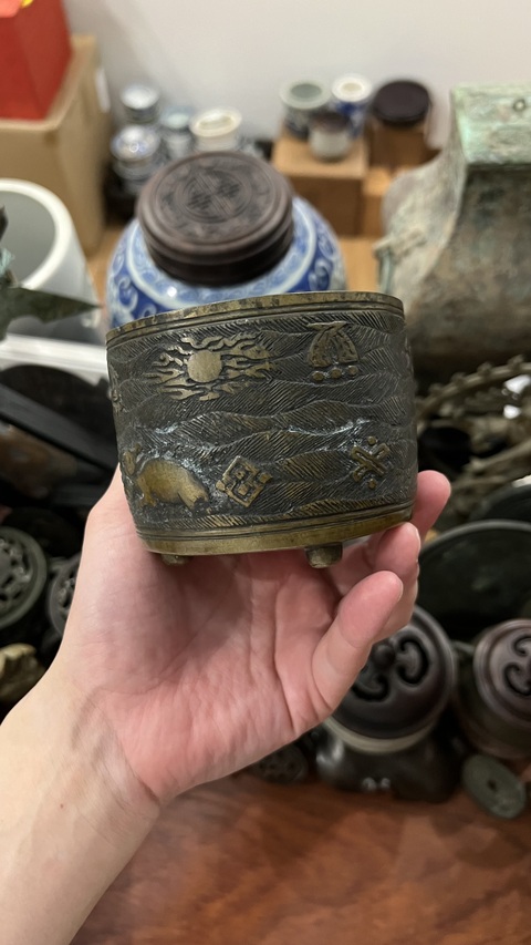 古玩雜項(帶保真卡)民國犀牛望月香爐拍賣,當前價格999元