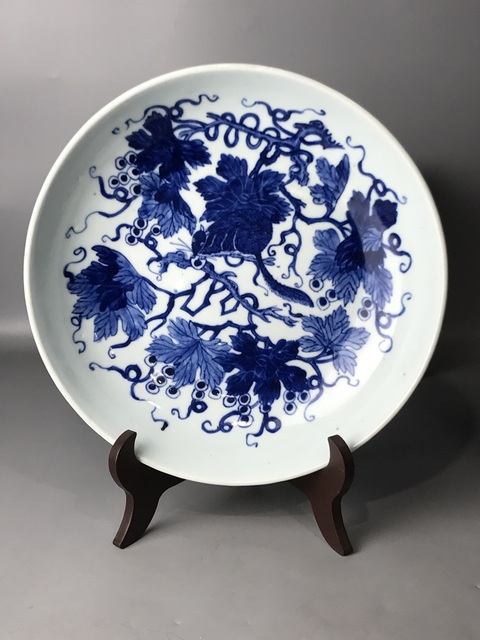 古玩陶瓷(精品傳世盤)清雍正·青花松鼠葡萄紋·大盤拍賣,當前價格2330元