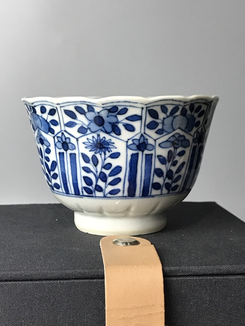 古玩陶瓷（精品花口杯）晚清·青花花卉紋·花口杯拍賣，當(dāng)前價(jià)格980元