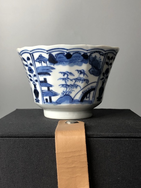 古玩陶瓷(精品花口杯)晚清·青花博古·山水風(fēng)景紋·花口杯拍賣,當(dāng)前價(jià)格1001元