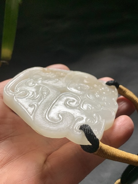 古玩玉器清代和田玉雕“獸面紋佩”拍賣,當前價格43800元