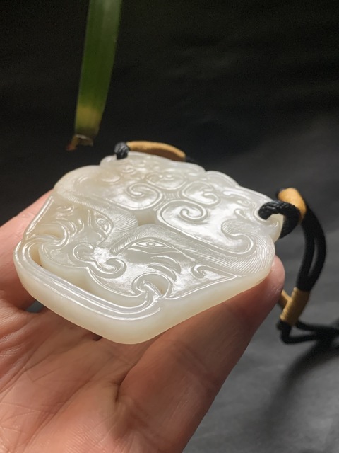 古玩玉器清代和田玉雕“獸面紋佩”拍賣,當前價格43800元