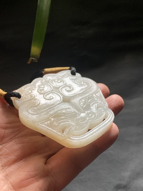 古玩玉器清代和田玉雕“獸面紋佩”拍賣,當前價格43800元
