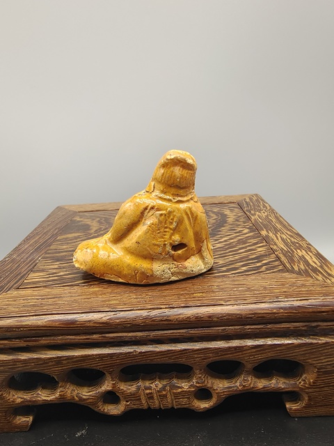 古玩陶瓷明代黃釉壽星造像拍賣,當前價格0元