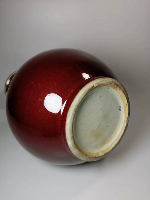 古玩陶瓷郎紅釉撇口瓶真品鑒賞圖