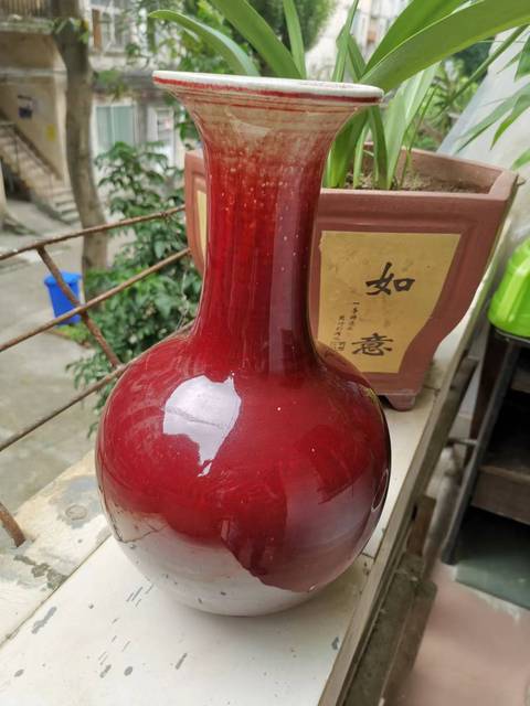 古玩陶瓷郎紅釉撇口瓶真品鑒賞圖