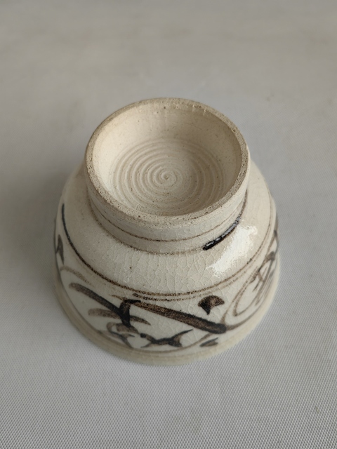 古玩陶瓷日本昭和白地黑花文字茶碗拍賣,當前價格160元