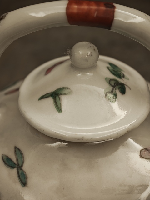 古玩陶瓷麒麟送子粉彩提梁壺拍賣，當前價格980元