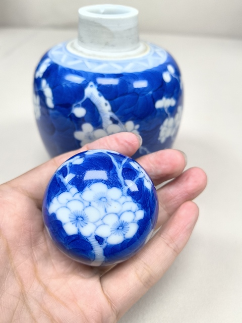 古玩陶瓷晚清細路青花留白冰梅紋蓋罐拍賣，當前價格4800元