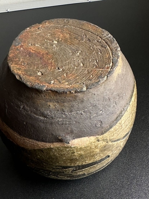 古玩陶瓷五代十國醬釉刻劃花小罐拍賣，當前價格2800元