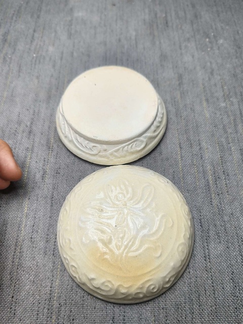 古玩陶瓷（精品元代）青白釉印花花卉紋粉盒拍賣，當(dāng)前價(jià)格1588元
