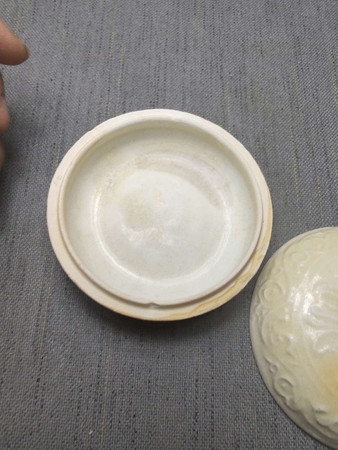 古玩陶瓷（精品元代）青白釉印花花卉紋粉盒拍賣，當(dāng)前價(jià)格1588元
