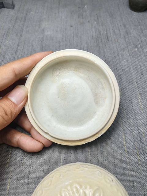古玩陶瓷（精品元代）青白釉印花花卉紋粉盒拍賣，當(dāng)前價(jià)格1588元
