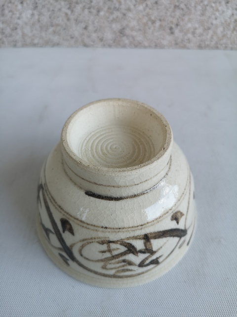 古玩陶瓷日本昭和白地黑花文字茶碗拍賣,當前價格160元