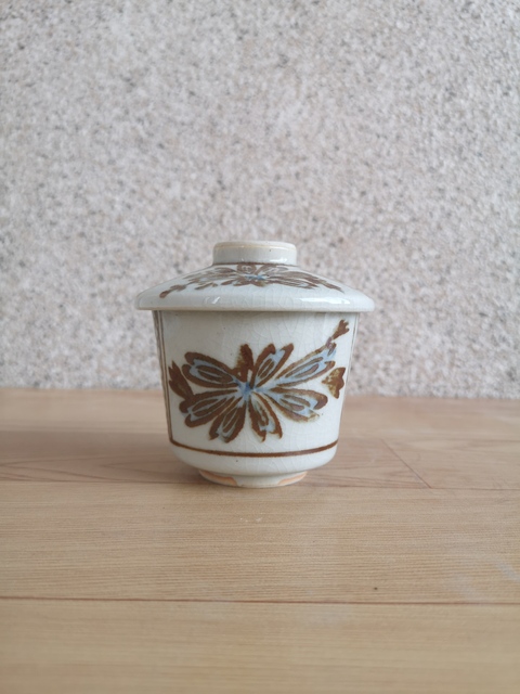 古玩陶瓷花卉紋蓋杯拍賣,當前價格168元
