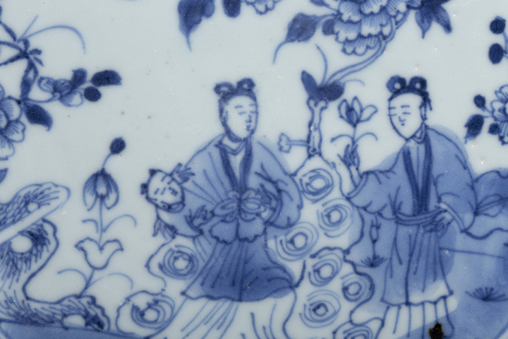 古玩陶瓷清早·青花仕女嬰戲紋折沿盤一對拍賣,當前價格5555元