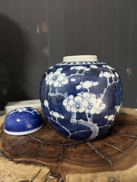 古玩陶瓷青花冰梅圖蓋罐拍賣,當前價格1200元