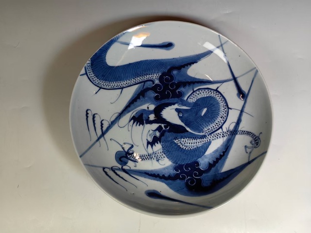 古玩陶瓷清乾隆 青花過墻龍紋盤拍賣,當前價格11570元
