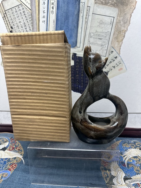 古玩陶瓷70年代韓美林大師設計窯變雪花釉狐貍拍賣，當前價格39元