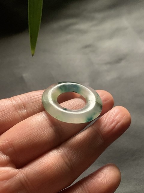 古玩玉器清代天然翡翠雕“素紋環”拍賣，當前價格4500元