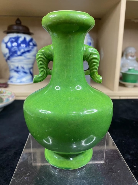 古玩陶瓷晚清魚子綠釉雙象鼻耳洗口瓶拍賣,當前價格3888元