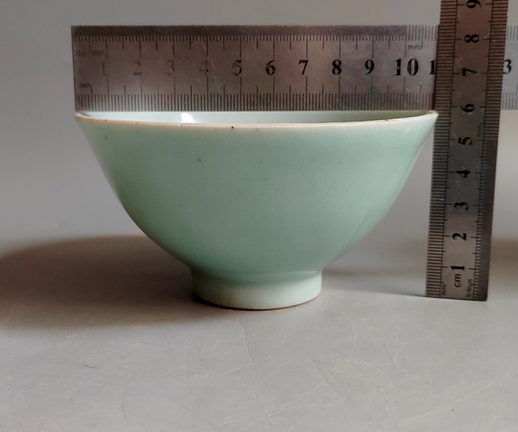 古玩陶瓷清中期本朝款斗笠型豆青釉茶盞拍賣,當前價格598元