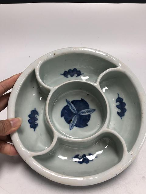 古玩陶瓷清中期青花纏枝牡丹福壽紋格盤拍賣,當前價格12000元