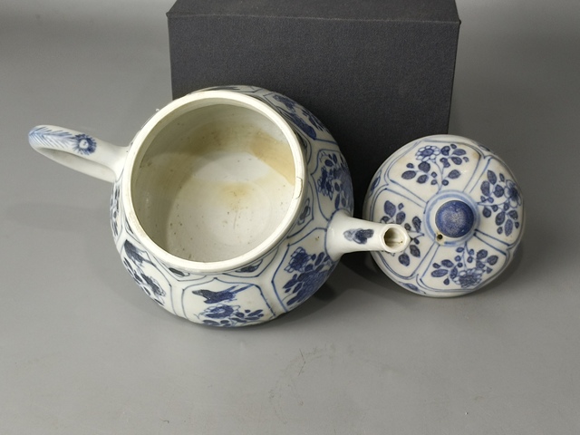 古玩陶瓷康熙·青花開窗花鳥紋壺真品鑒賞圖