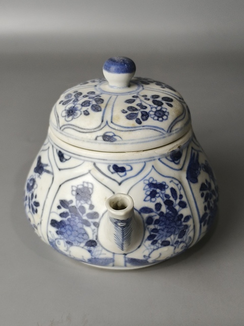 古玩陶瓷康熙·青花開窗花鳥紋壺真品鑒賞圖