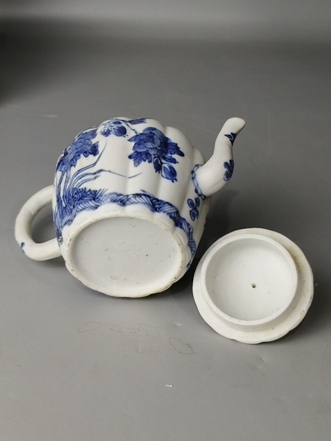 古玩陶瓷(精品茶壺)清康熙·青花花卉瓜棱紋·茶壺拍賣,當前價格2890元