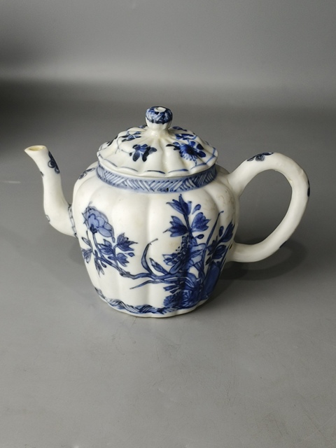 古玩陶瓷(精品茶壺)清康熙·青花花卉瓜棱紋·茶壺拍賣,當前價格2890元