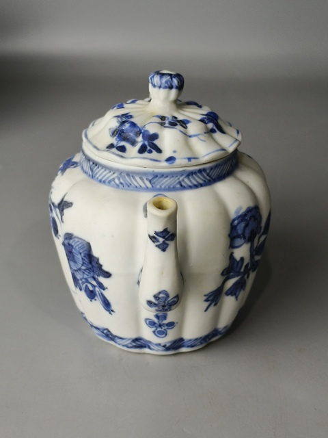 古玩陶瓷(精品茶壺)清康熙·青花花卉瓜棱紋·茶壺拍賣,當前價格2890元