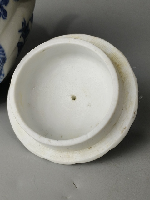 古玩陶瓷(精品茶壺)清康熙·青花花卉瓜棱紋·茶壺拍賣,當前價格2890元