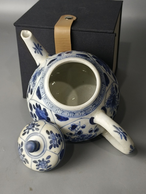 古玩陶瓷(精品蓋壺)清康熙·青花花卉紋·蓋壺拍賣,當(dāng)前價格2460元