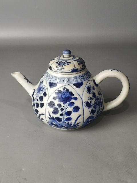 古玩陶瓷(精品蓋壺)清康熙·青花花卉紋·蓋壺拍賣,當(dāng)前價格2460元